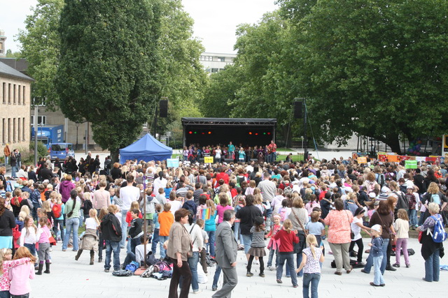 gal/2010/2010 Saitentwist Weltkindertag Burgplatz Essen 20.09.JugendhilfegGmbH Essen/2010 Saitentwist Weltkindertag Burgplatz Jugend Hilfe gGm20.09. 053.jpg